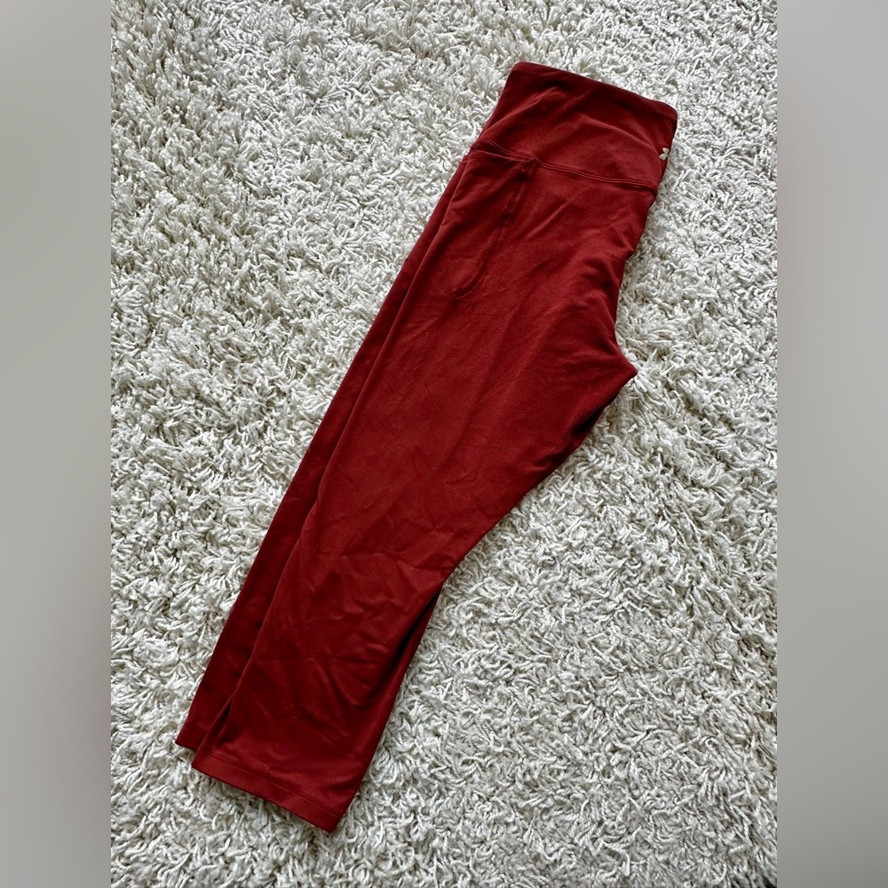 Under armour red leggings with side pockets